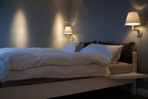 2 bedrooms, in-room safe, desk, travel cot