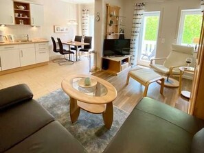 Unclassified image, 2 of 12, button - (214) 2-room apartment - apartment house Villa Laura (Kühlungsborn)