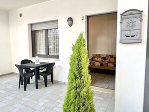 屋外ダイニングエリア