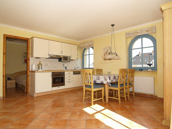 Réfrigérateur, micro-ondes, four, lave-vaisselle