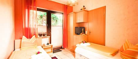 1 bedroom, in-room safe, WiFi, bed sheets