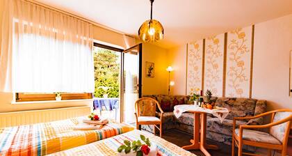 Doppelbettzimmer - Familiäre Pension & Ferienwohnungen Fischer-Haus