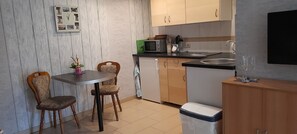 Fridge, microwave, oven, coffee/tea maker - Apartment 2 - Apartments rentals in Baabe (Baabe)