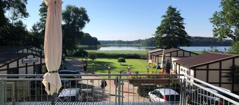 06 double room with terrace and view of the Dobbertiner See - Insel-Hotel Dobbertin