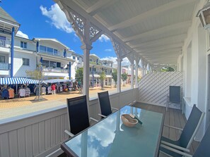 Unclassified image, 2 of 32, button