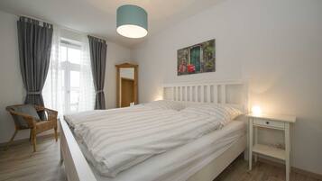 3 bedrooms, travel crib, WiFi
