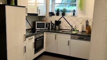 Kühlschrank, Mikrowelle, Ofen, Geschirrspüler