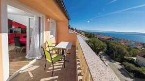 Outdoor dining - Holiday apartment with panoramic view (Dramalj)