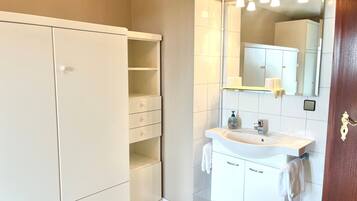 Hårtørrer, håndklæder