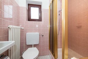 Unclassified image, 3 of 15, button - Double room no. 1 ground floor shower-WC - Pension Haus Christine (Sylt)