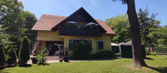 Studio with covered terrace and billiards, near the harbour