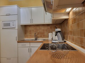 Kühlschrank, Mikrowelle, Ofen, Geschirrspüler