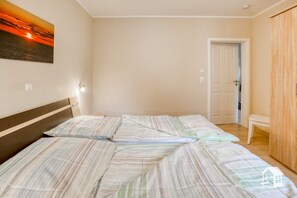 3 bedrooms, travel crib, WiFi, wheelchair access
