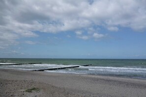 Unclassified image, 4 of 56, button