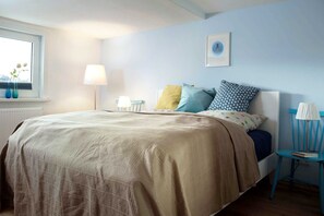 3 bedrooms, desk, WiFi