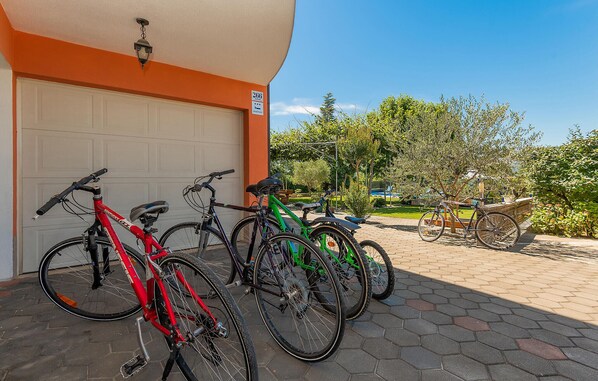 A garage with bicycles parked outside. - Luxurious home in Vinjani Donji (Vinjani Donji)