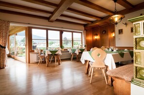 Dining - Guesthouse Ferienwohnungen Liedschreiber GbR - Apartment 16 (Kreuth)