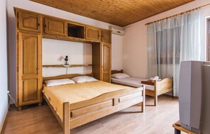 4 bedrooms, bed sheets - Beautiful apartment in Starigrad (Starigrad)