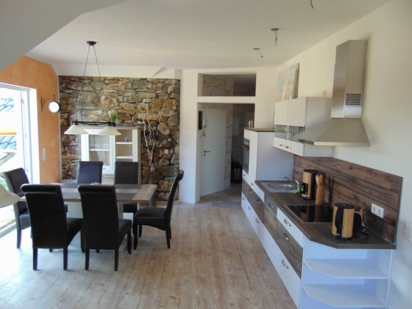 Fridge, oven, dishwasher, coffee/tea maker