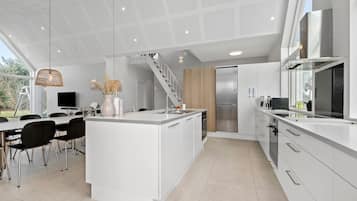 Fridge, stovetop, dishwasher, coffee/tea maker