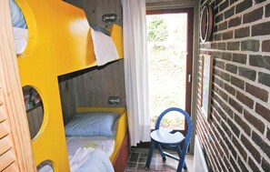 2 bedrooms, travel crib, free WiFi