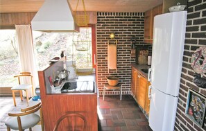 Fridge, stovetop, coffee/tea maker