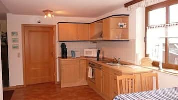 KĂŒhlschrank, Mikrowelle, Ofen, GeschirrspĂŒler