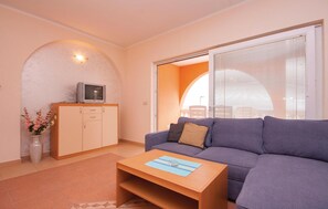 Fernseher, DVD-Player, Stereoanlage
