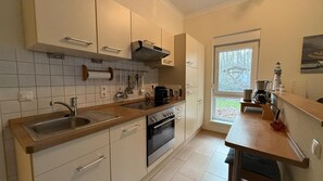 Fridge, oven, dishwasher, coffee/tea maker