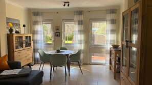 Unclassified image, 4 of 18, button