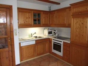 Kühlschrank, Mikrowelle, Ofen, Geschirrspüler