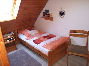 2 habitaciones, tabla de planchar con plancha, cuna de viaje y wifi 
