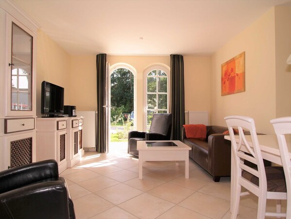 Unclassified image, 1 of 12, button