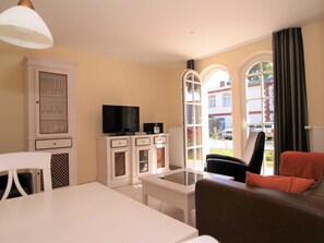 Unclassified image, 3 of 12, button