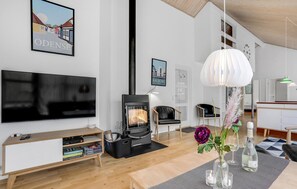 Een smart-tv en een open haard