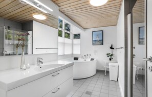 Shower - Gorgeous home in Hasle with WiFi (Hasle)
