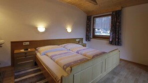 3 Schlafzimmer, Reisekinderbett, WLAN, Bettwäsche