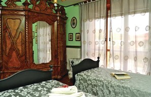 1 bedroom, travel cot, free WiFi, bed sheets