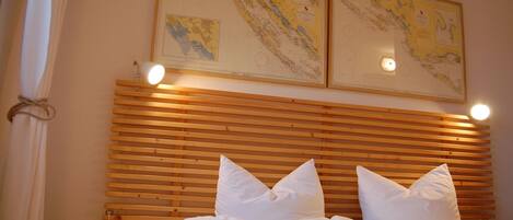 2 bedrooms, iron/ironing board, travel cot, free WiFi