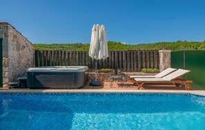 Pool - Awesome home in Sumet (Sumet)