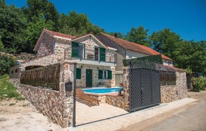 Exterior - Awesome home in Sumet (Sumet)