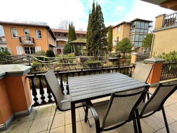 Outdoor dining - (46) 2-room apartment - Apartment block LAGUNA (Kühlungsborn)