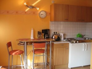 Fridge, microwave, coffee/tea maker, electric kettle