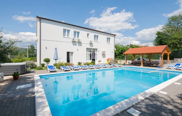 Piscine extérieure