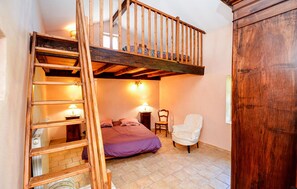 4 habitaciones, cuna de viaje y ropa de cama 