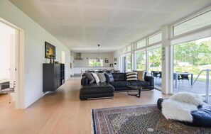 Fernseher, Tischfußball