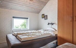 3 bedrooms, travel cot, free WiFi