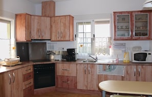 Refrigerador, placa de cocina, lavavajillas, cafetera/tetera
