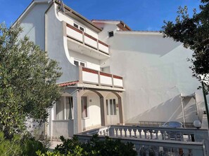 Exterior - Holiday apartment 70 m from the sea (Barbat)