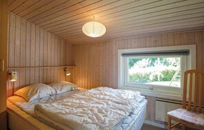 2 Schlafzimmer, Reisekinderbett